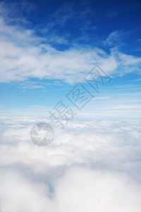 云和蓝色的天空白色阳光背景图片