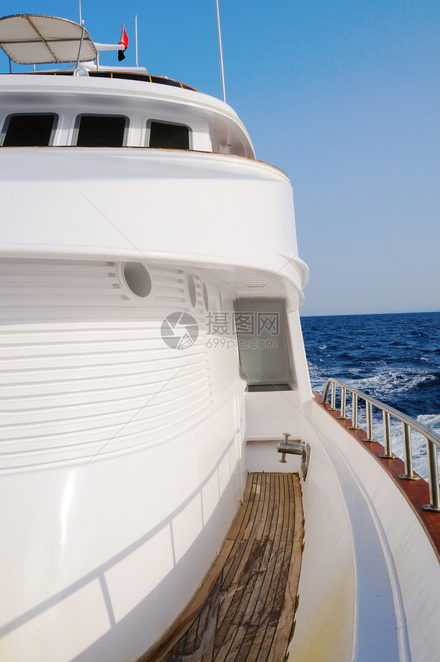 游艇牌卧房蓝色巡航旅游自由码头甲板舷窗奢华财富图片