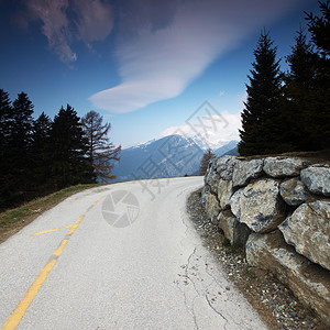 山山公路森林环境背景图片