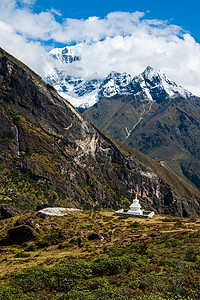 喜马拉雅山的佛教教规或修道院和高峰会背景图片