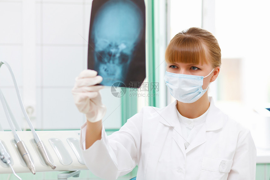 X光女医生射线工作工人保健帮助检查x光诊断援助职业图片