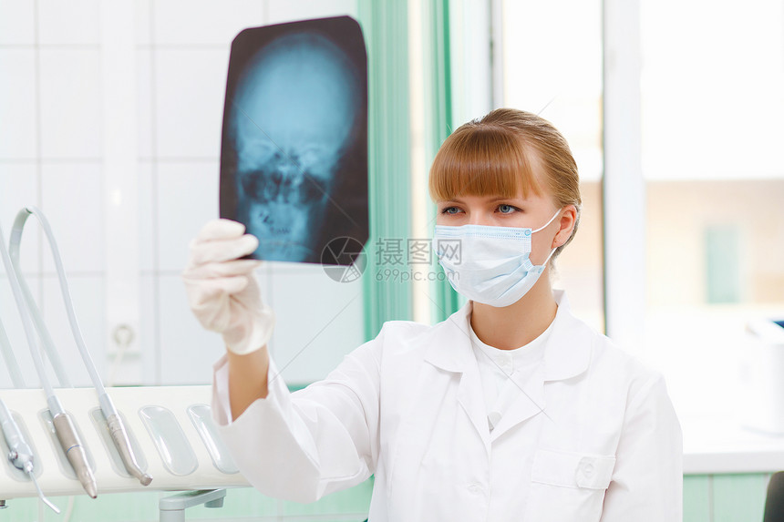 X光女医生临床x射线女性眼镜蓝色职业成人射线外科男人图片