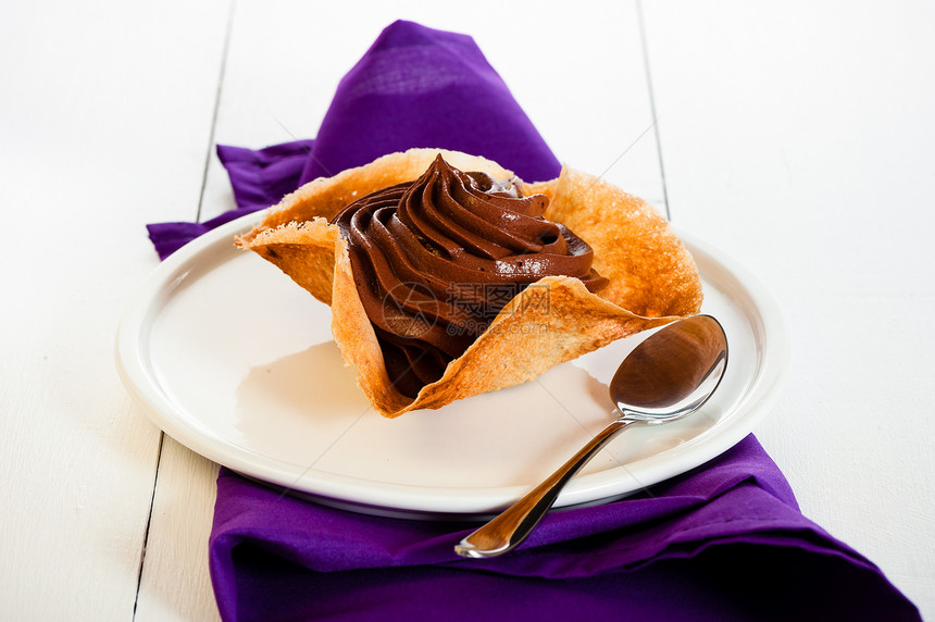 Mousse au 巧克力饼可可小吃派对勺子糕点配料烹饪奶油鞭打篮子图片