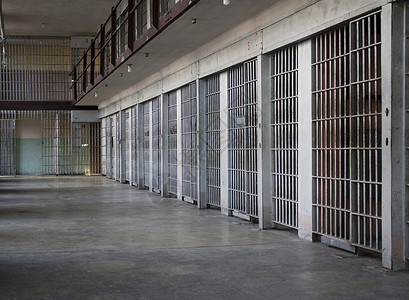 旧监狱牢房犯罪自由金属安全监禁刑事惩罚法律细胞酒吧监狱的高清图片素材