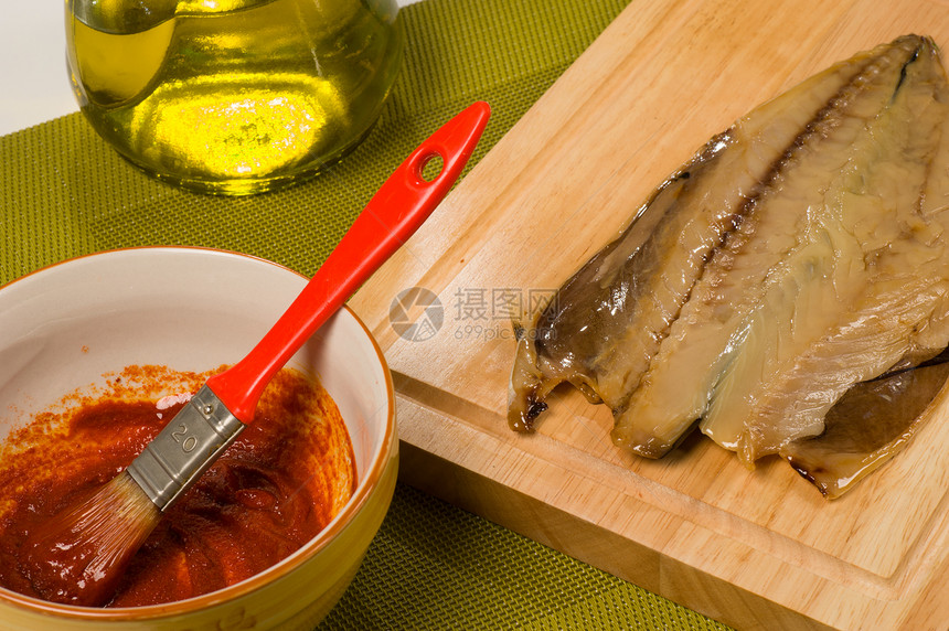 碗加马酒刷子食物切菜板海鲜腌料鲭鱼盐渍美食水平内脏图片