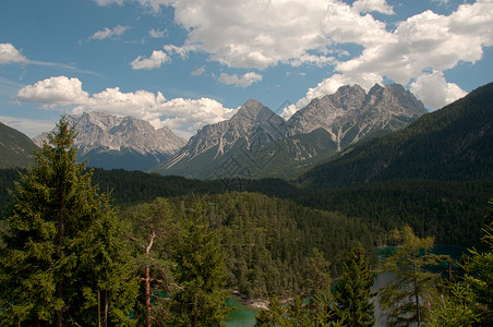 奥地利联邦联邦植物天空石头蓝色岩石树木通道白色山脉绿色背景图片