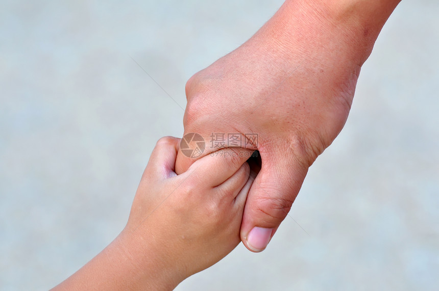 成人和儿童手握双手女孩友谊白色手臂女儿男生婴儿生活手指儿子图片