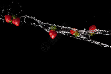 草莓花液体气泡红色食物运动黑色水果甜点背景图片