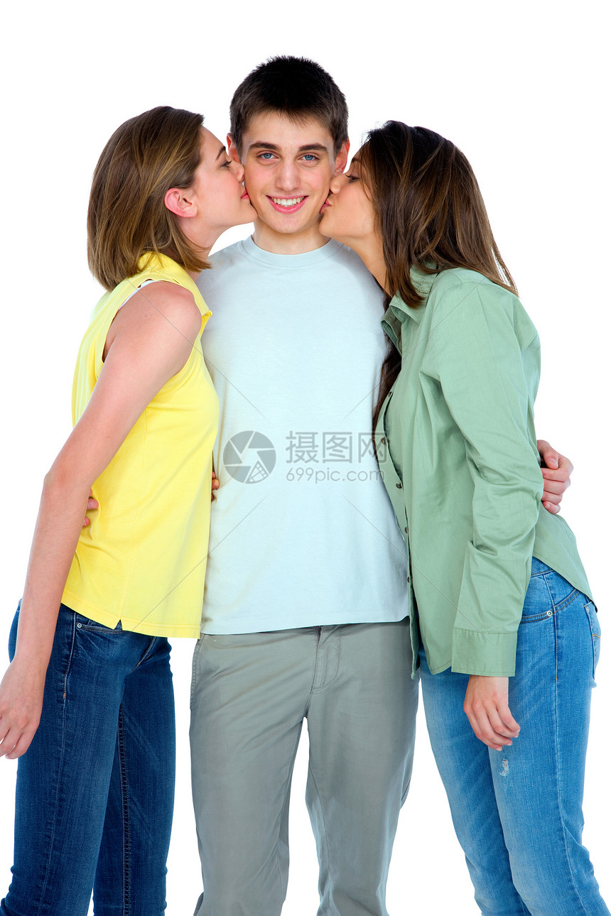 与少女男孩接吻牛仔裤运气黑发头发棕色三个人朋友们金发青春期拉丁图片