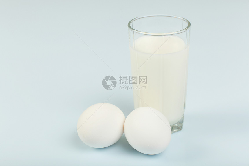 牛奶在玻璃罐子和鸡蛋里店铺杯子奶油乳糖烹饪酸奶农场面粉饮食面包图片