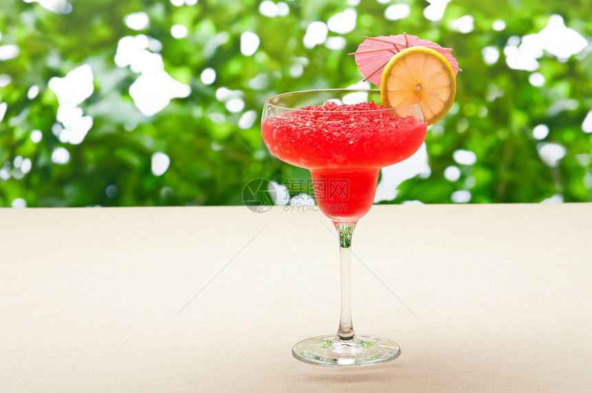 草莓 西瓜Daiquiri水果派对玻璃反射酒精果汁饮料冰块庆典食物图片