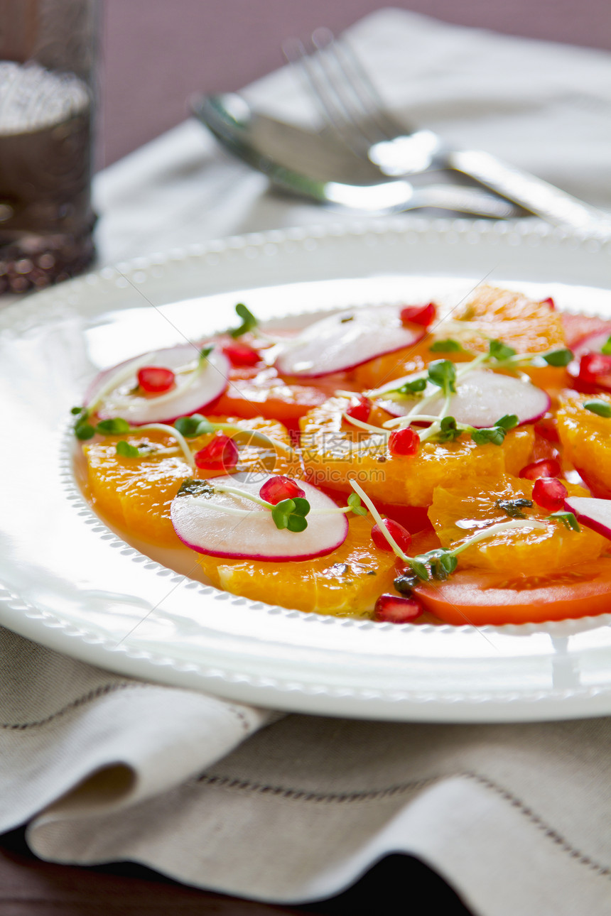 橙色加番茄和石榴沙拉饮食美味发芽石榴食物树叶绿色健康橙子营养图片