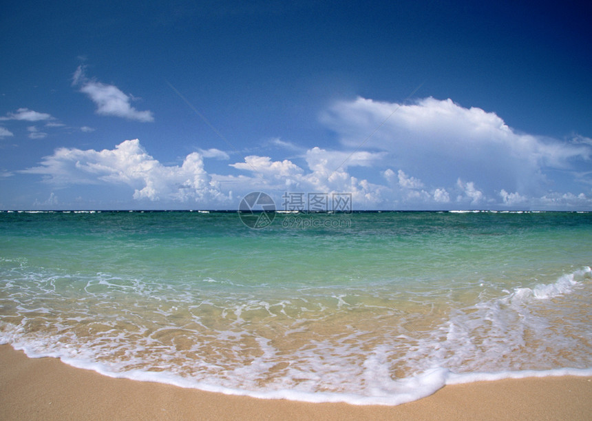 海滩和大海海浪阳光旅行晴天海岸冲浪天空墙纸场景天气图片