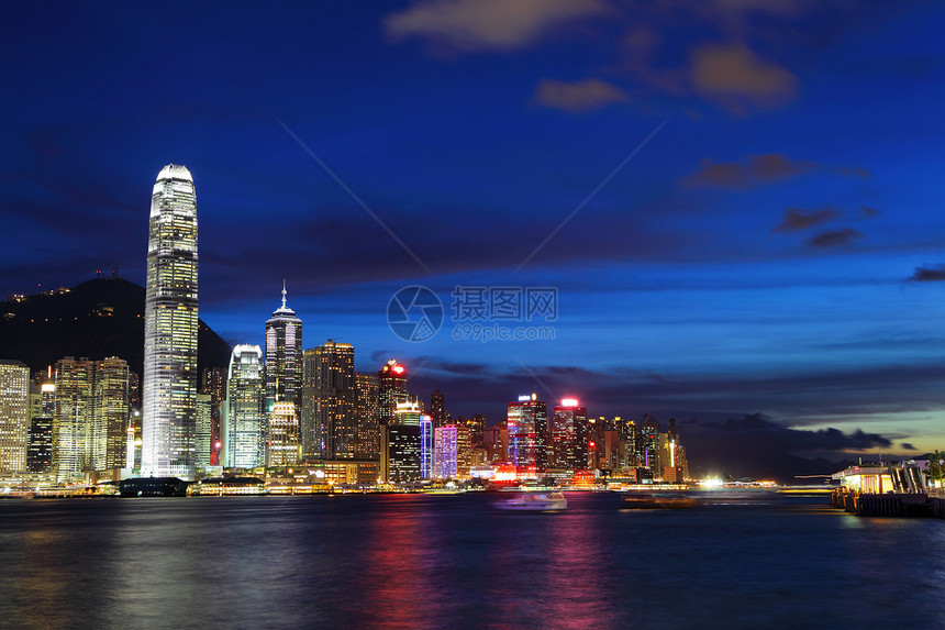香港晚上的天线建筑摩天大楼旅游码头天空全景海洋地标城市经济图片