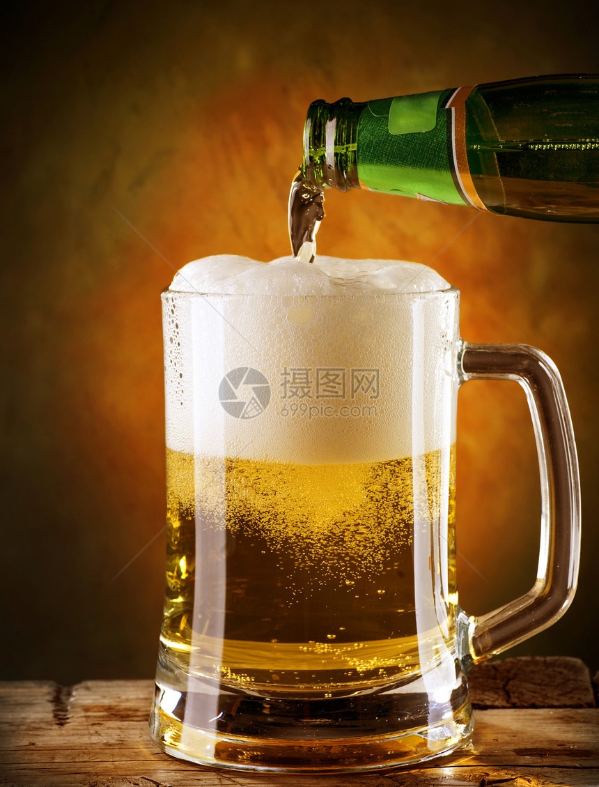 啤酒反射生活金子运动气泡瓶装瓶子液体菜单玻璃图片