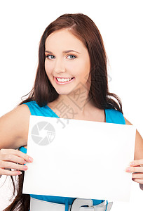 带着空白板的快乐女孩青少年广告卡片女性白色黑发海报展示木板空白背景图片
