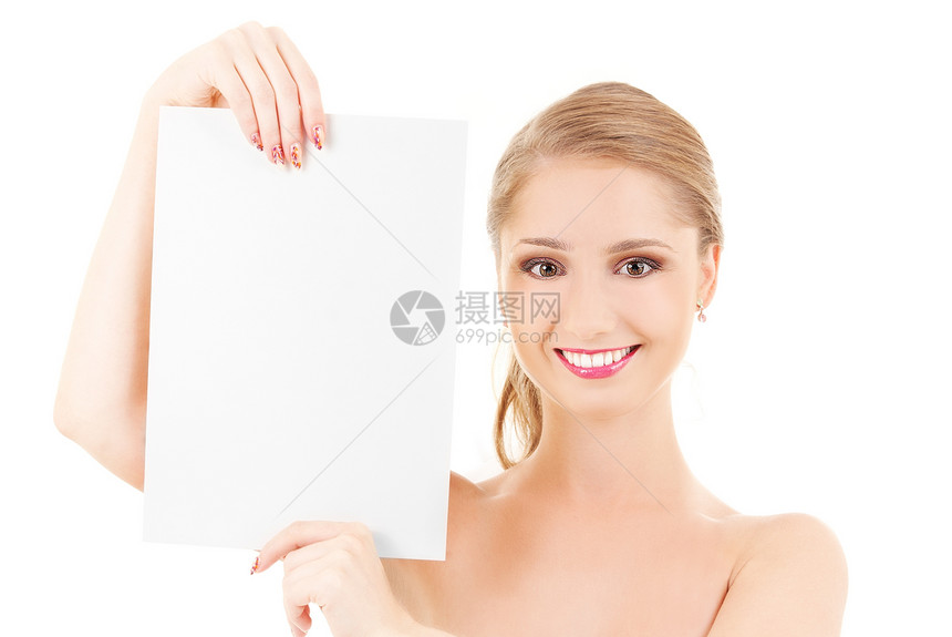 带着空白板的快乐女孩木板空白广告卡片展示床单女性微笑推介会白色图片
