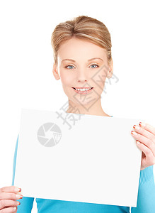 带着空白板的快乐女孩木板微笑广告空白卡片白色床单海报女性推介会背景图片