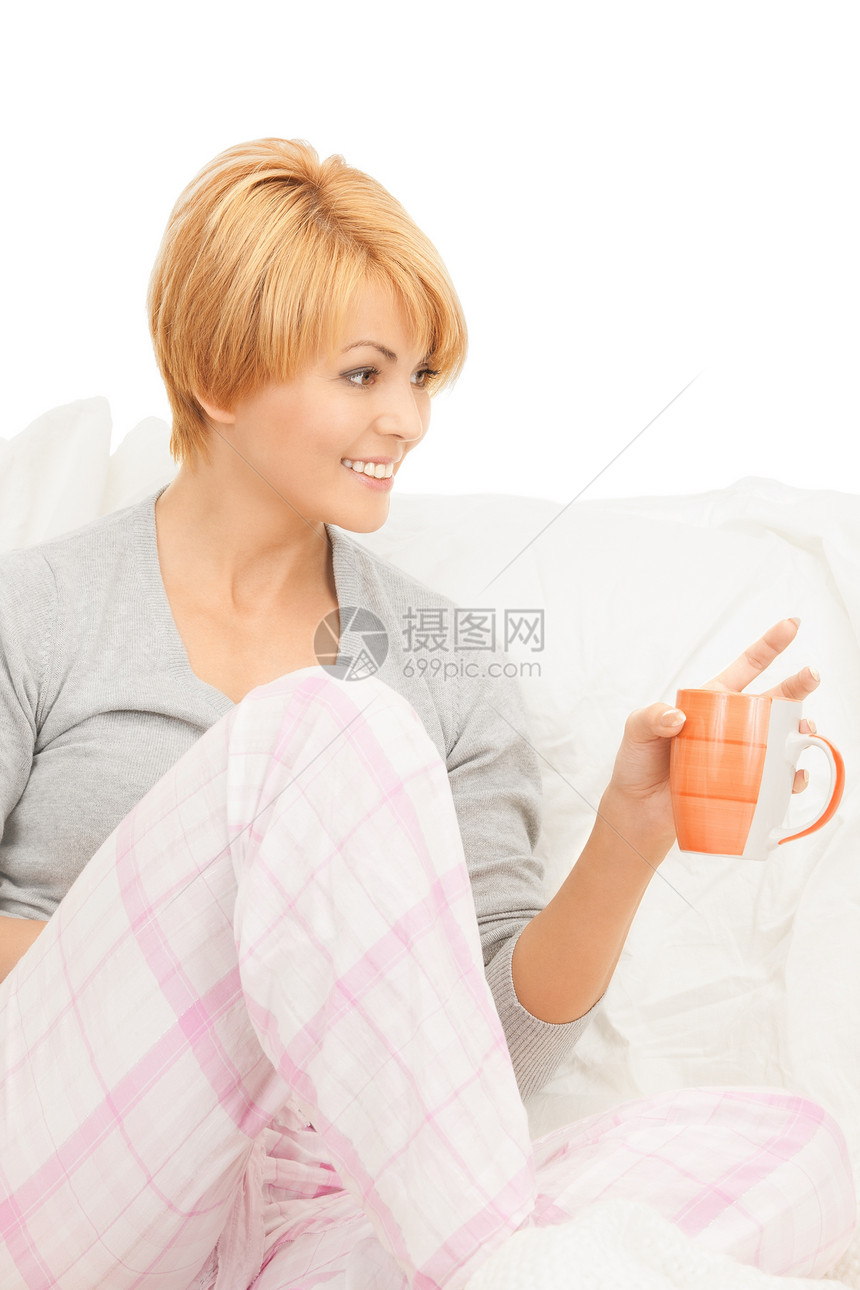 带杯子的妇女快乐女孩享受饮食主妇咖啡家庭早餐成人女性图片