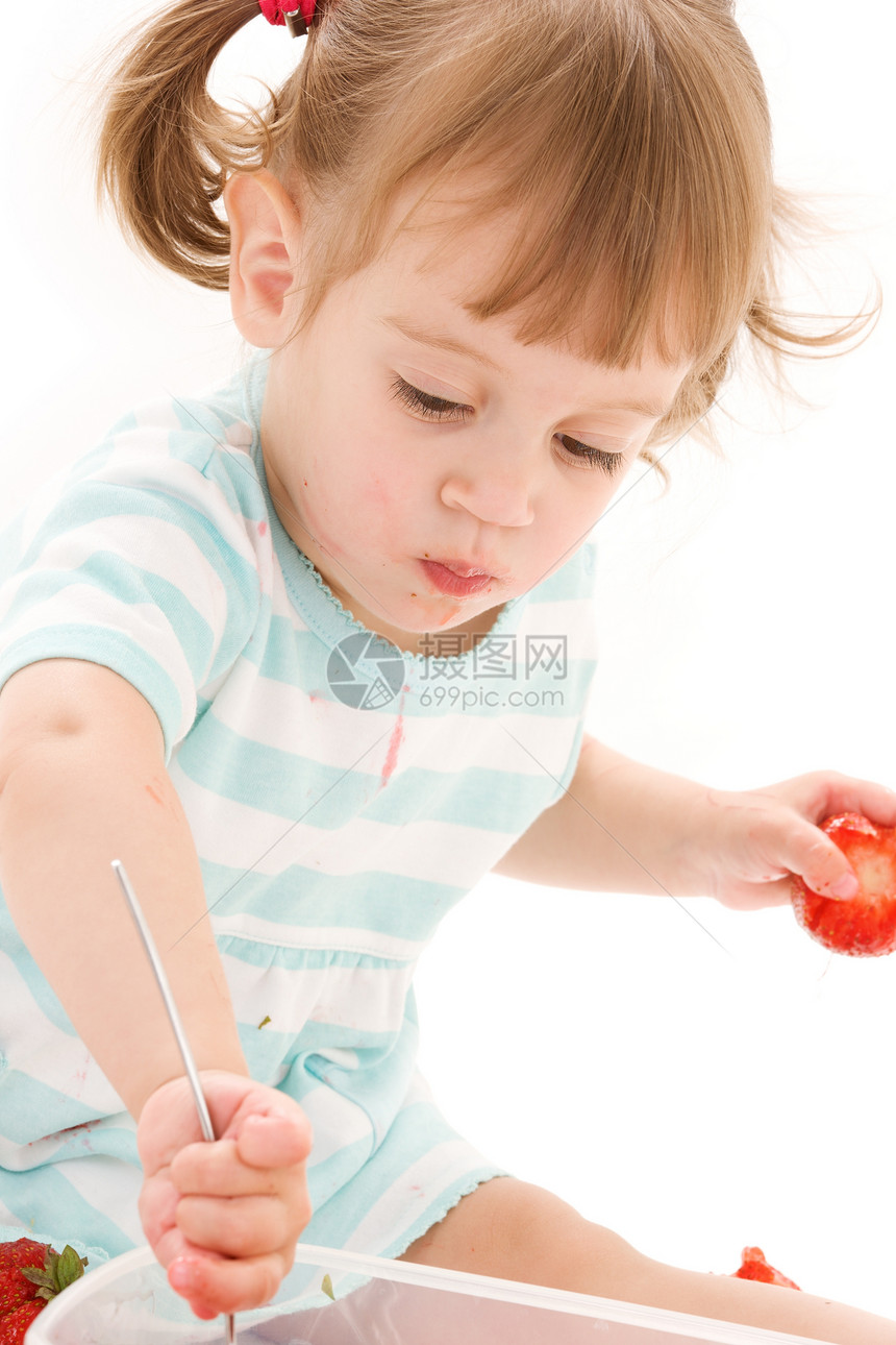 有草莓的小女孩水果童年甜点裙子食物孩子土壤营养婴儿女孩图片