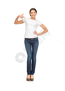 穿着白白白色T恤衫的笑着微笑的少女衬衫学生青年女士青少年空白女性快乐自信的高清图片素材