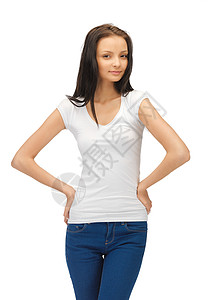 穿着白白白色T恤衫的笑着微笑的少女快乐空白衬衫青少年女性青年女士学生美丽的高清图片素材