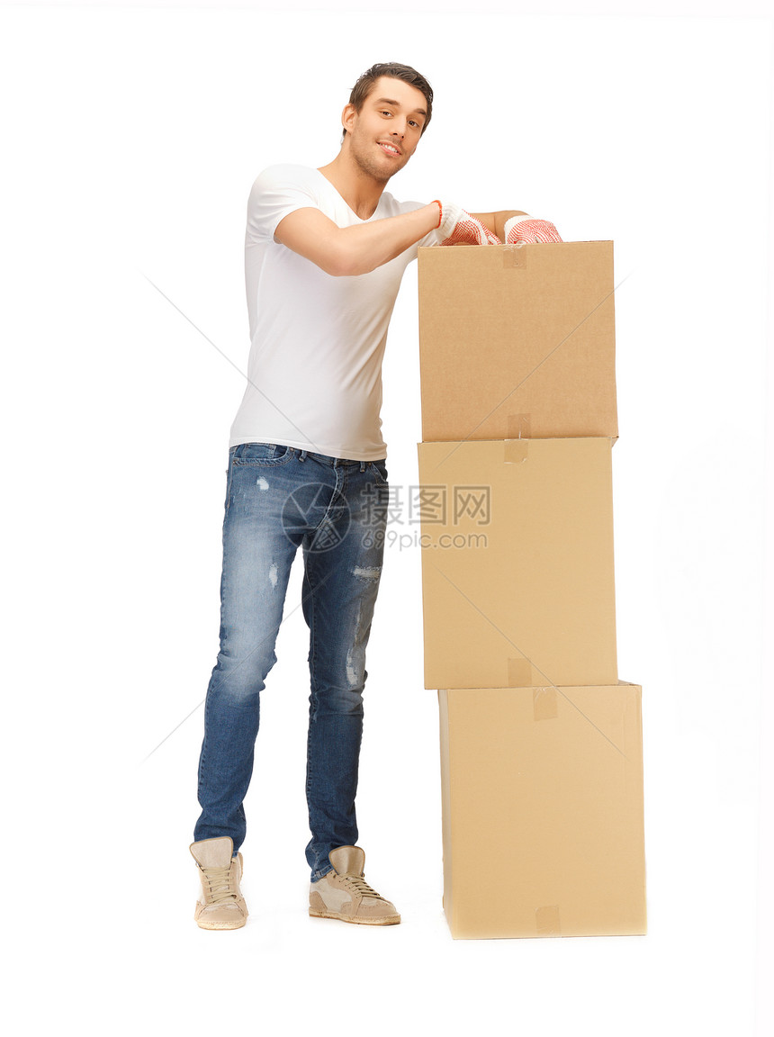 长着大盒子的帅哥微笑工人绅士快乐商业伙计集装箱运输销售量服务图片
