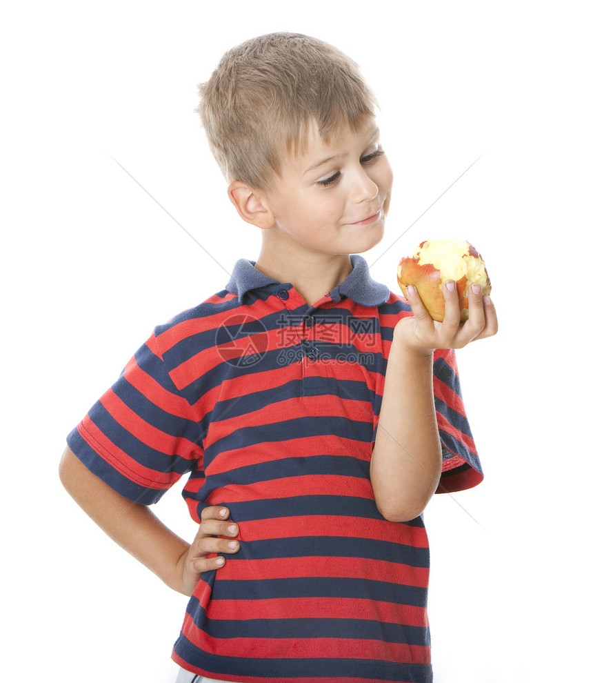 男孩拿着苹果白色童年孩子飓风快乐红色食物青年享受福利图片
