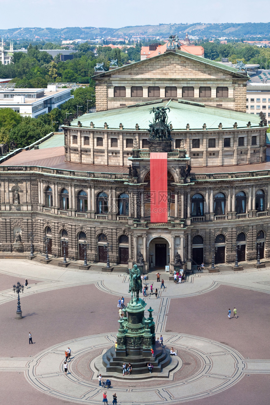 德累斯顿的全景 百合歌剧院雕像剧院石头天空场景历史正方形建筑学文化大教堂图片