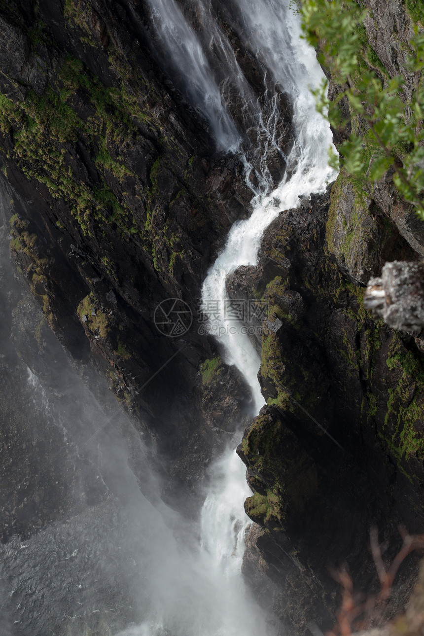挪威的河流和瀑布目的地文化树木旅游游客荒野天空森林峡湾山脉图片