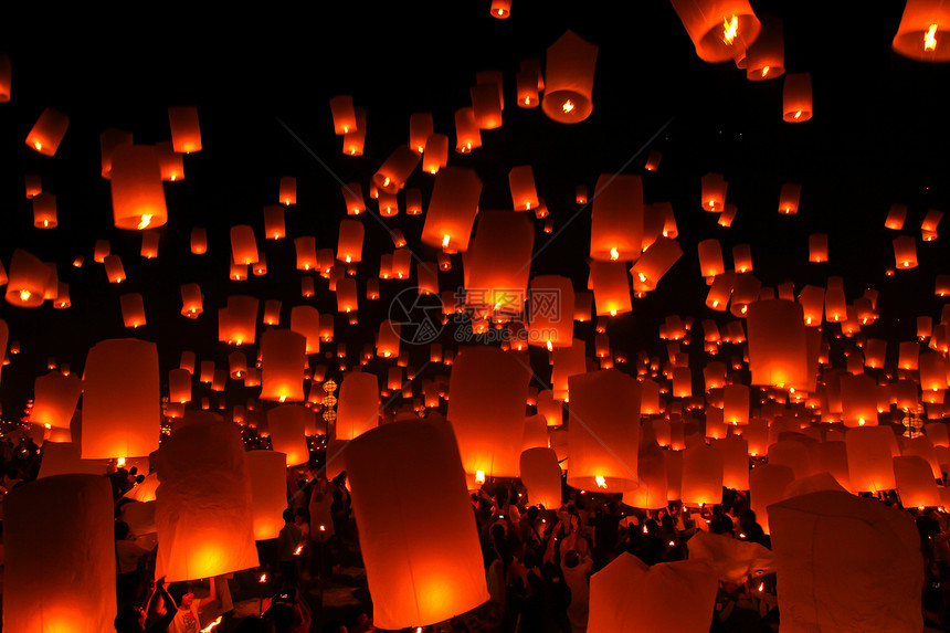 在泰国清迈举办烟花节火焰气球公园节日游客旅行宗教文化天空传统图片