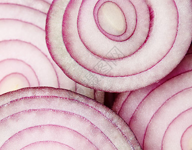 红洋葱切片蔬菜家庭食物圆圈香料紫色背景图片