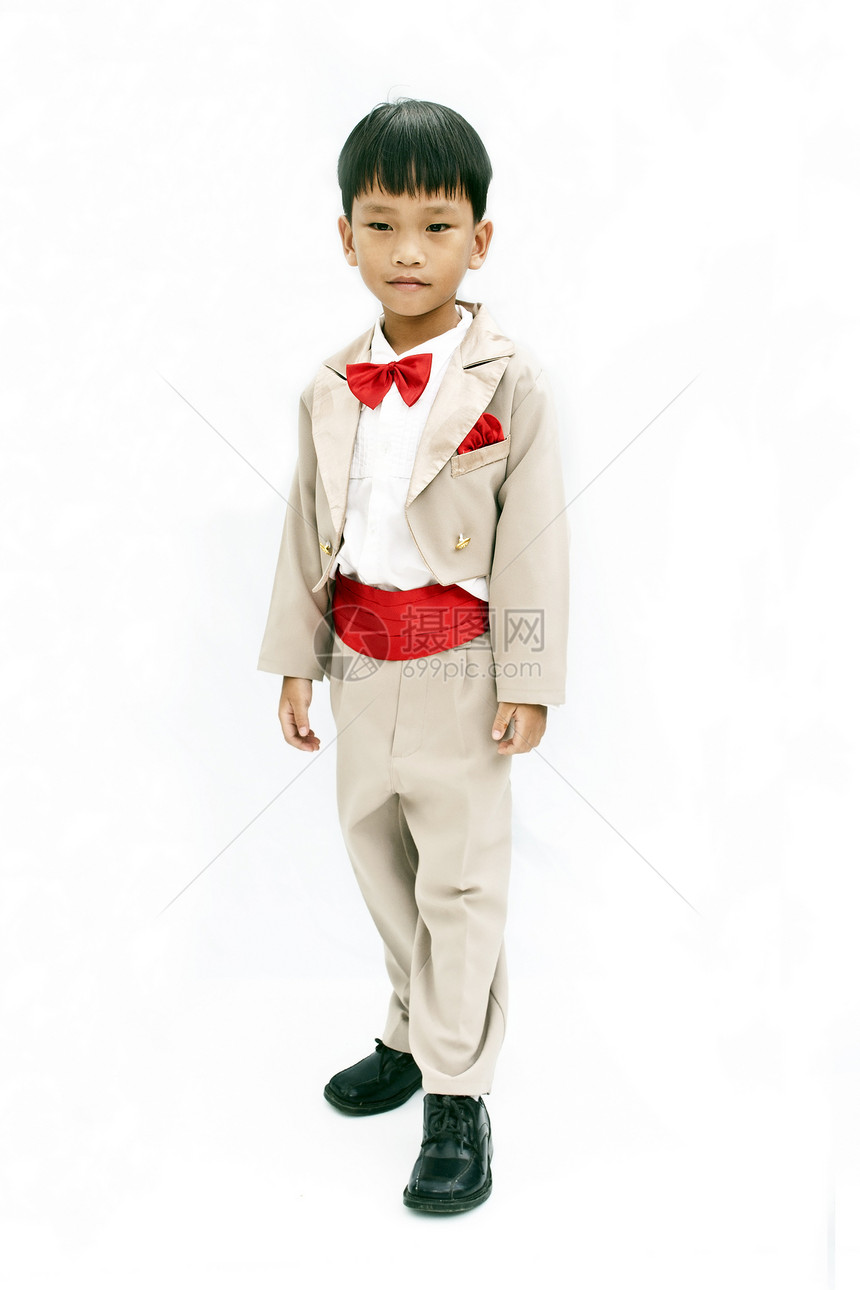 小男孩有棕色晚礼服和红领领结套装燕尾服微笑冒充男生童年孩子青年白色快乐图片