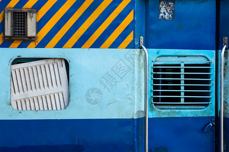 印度二等车的印度第二班教练运输火车陆运火车站机车总站铁路二等舱列车旅客背景图片