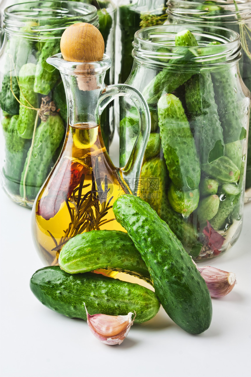 收割和罐头黄瓜腌料生产玻璃养护香料蔬菜集装箱食品美味收成图片