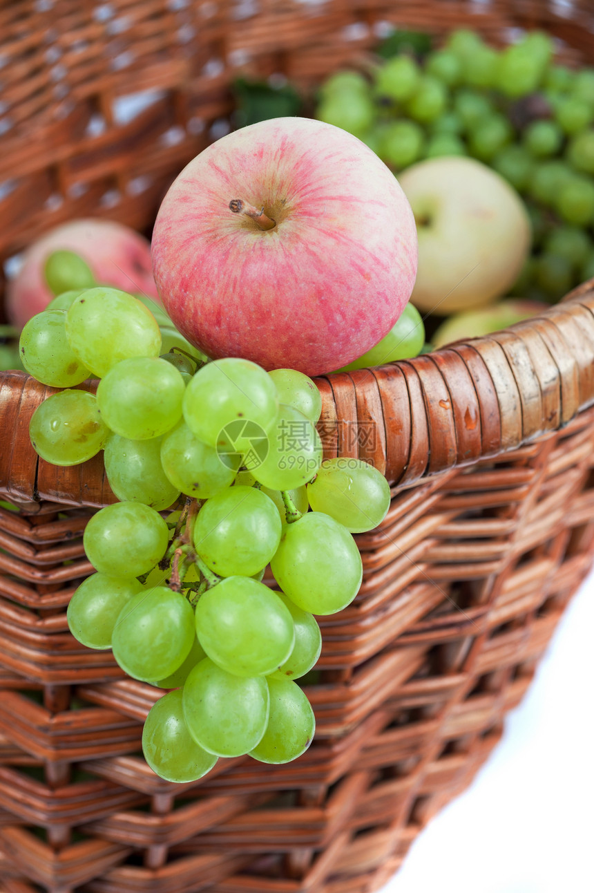 苹果和葡萄食物营养饮食味道篮子静物维生素甜点柳条坡度图片
