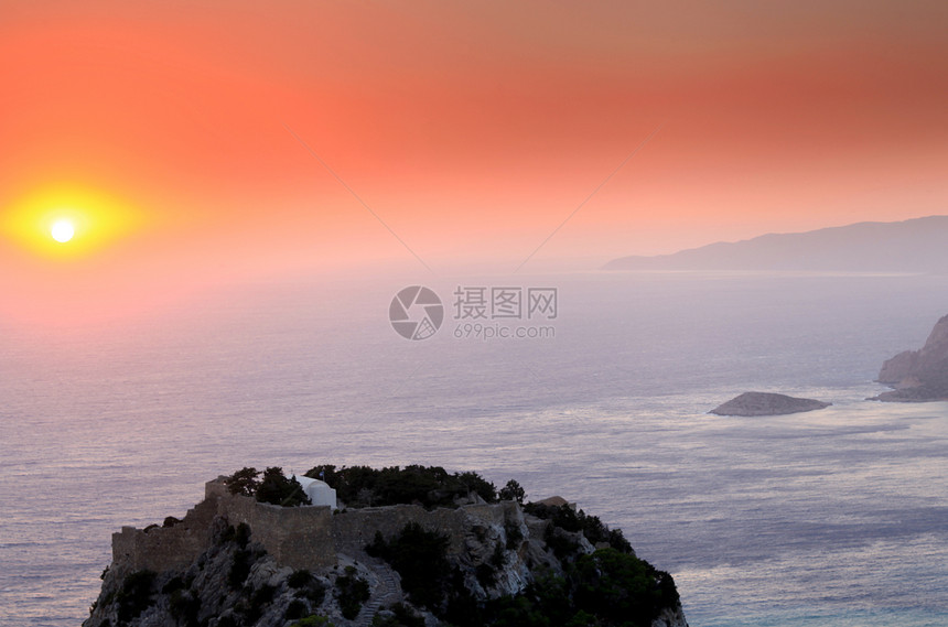 日落在单立氏城堡之上堡垒橙子阳光旅行建筑学海景天空海岸线玫瑰海岸图片