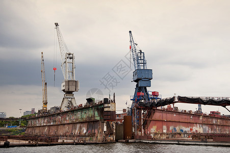 汉堡港码头工业海军船厂港口海港城市货运货轮起重机集装箱码头高清图片素材