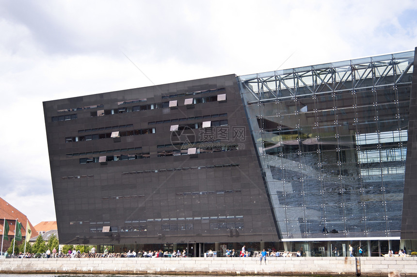 哥本哈根皇家图书馆码头图书馆城市钻石结构市政建筑玻璃镜像玻璃窗图片