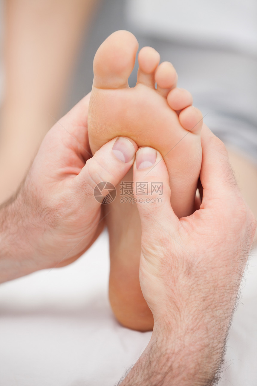 双手按摩脚医疗拉伸脊椎肌肉脚趾医生治疗反射神经疗法图片