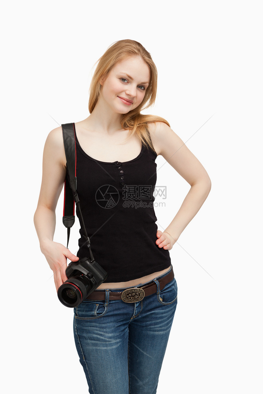 妇女肩膀上带着摄像头图片
