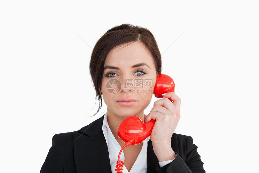 使用红色拨号电话的有吸引力的妇女图片