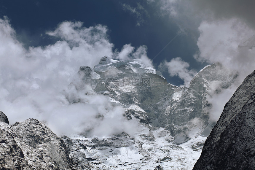 雪雪山全景风景旅行高山爬坡远足活动冰川蓝色岩石图片