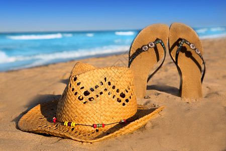 金沙滩 有夏帽和凉鞋背景图片
