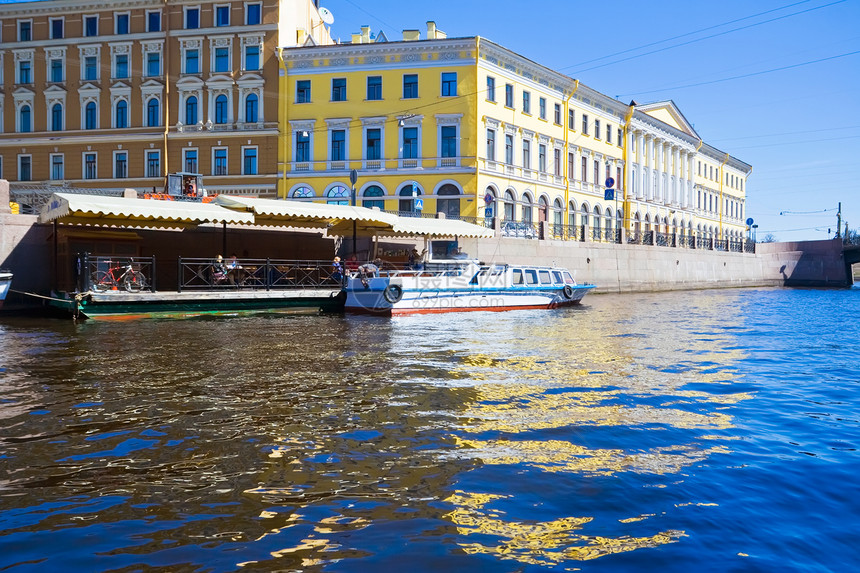 圣彼得堡运河旅行市中心运河地标风景建筑照明咖啡店景观金子图片
