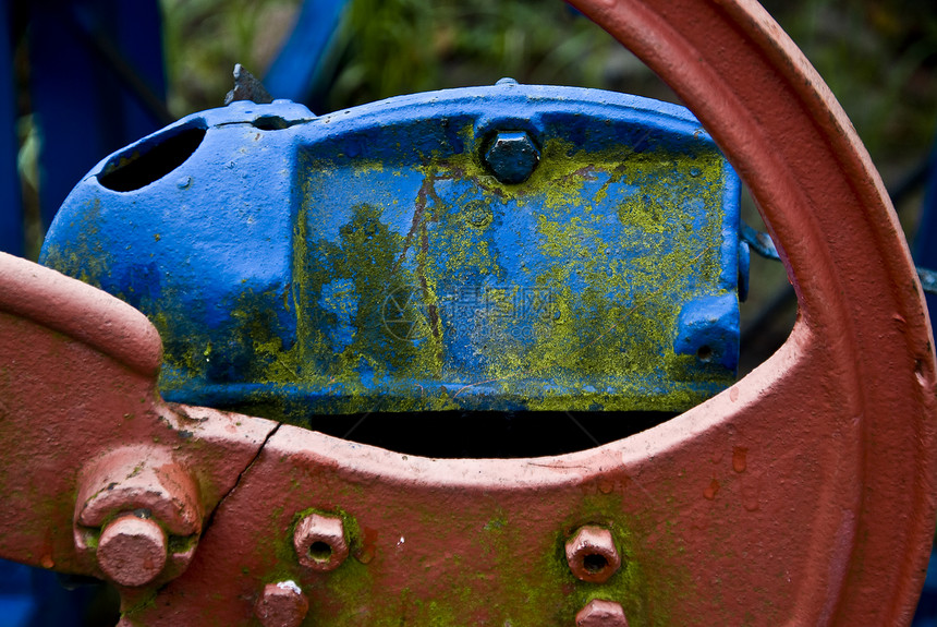 旧机农业技术废料废铁农场机器车轮历史拖拉机农业机械图片
