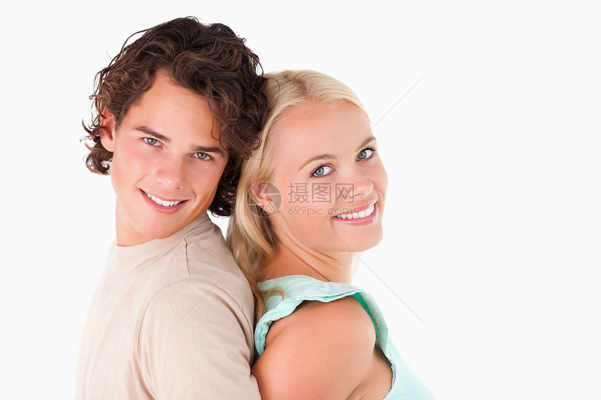 微笑的可爱夫妇装扮图片