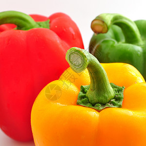 帕佩绿色胡椒红色蔬菜食物黄色背景图片