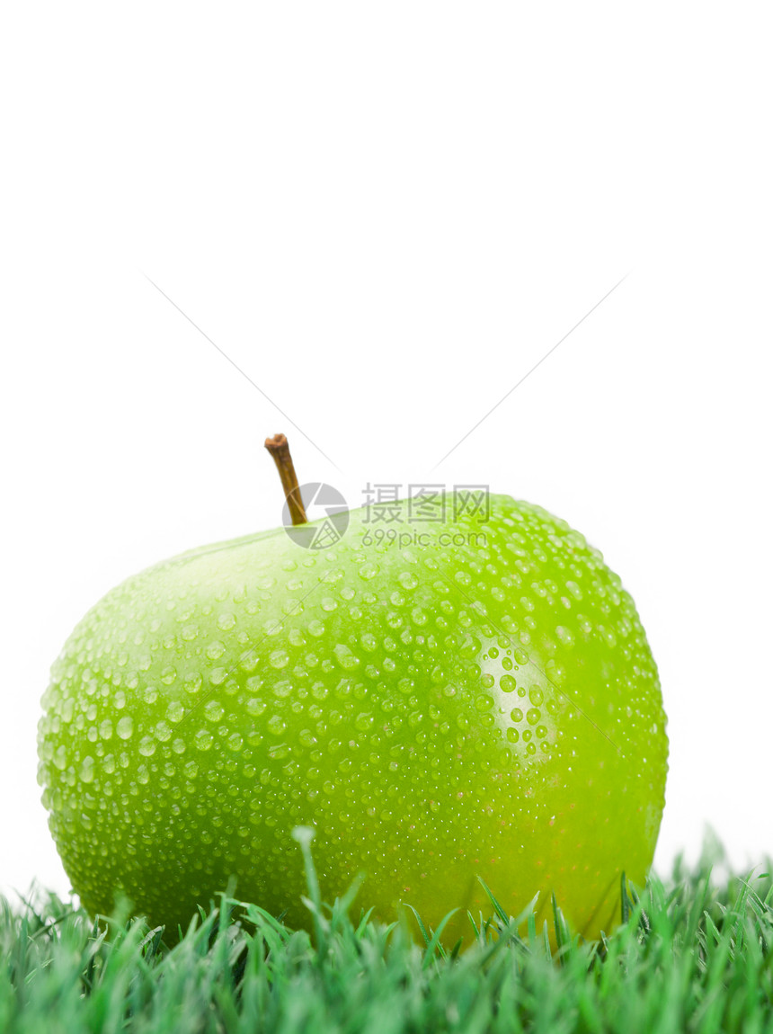 草地上的绿湿苹果果汁诱惑饮食市场香味花园水果香气小吃矿物图片