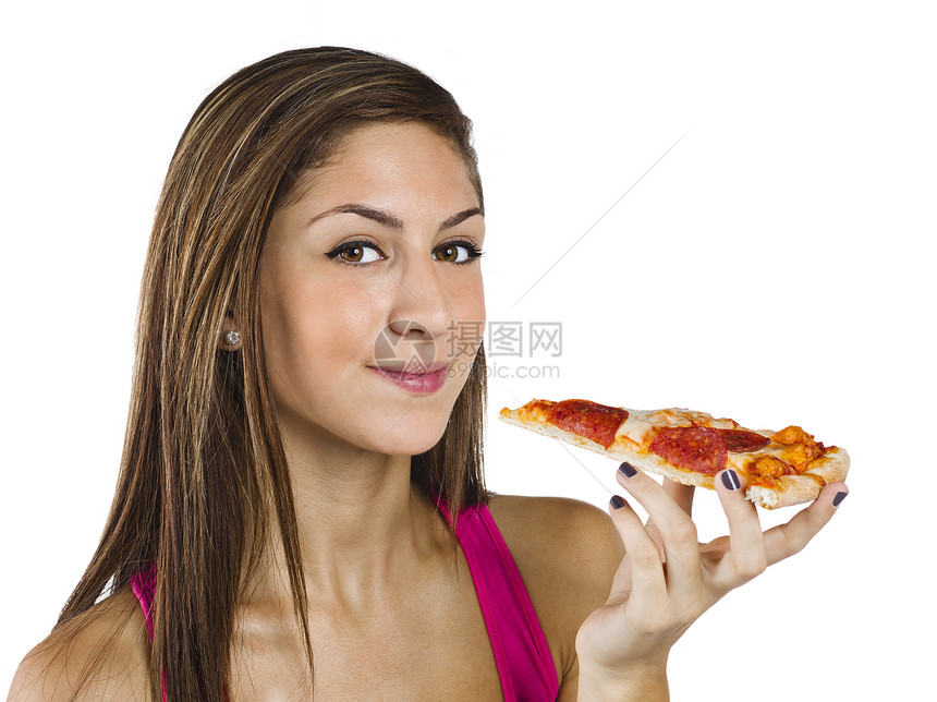 年轻漂亮女孩拿着一块比萨饼图片
